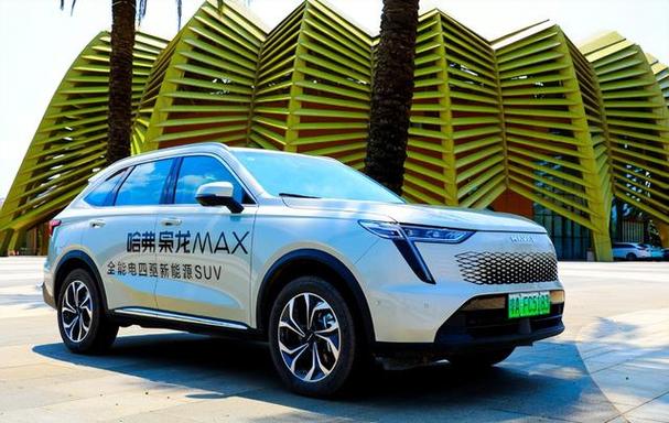 我认为"卷"字相当合适,中国汽车市场进入了新能源时代,而在新能源时代